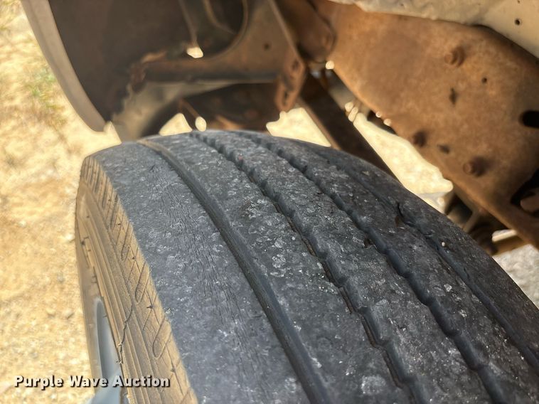 image for item EF3012 2004 Ford F550 utility / service truck