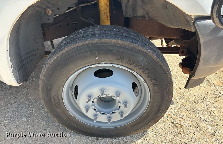 image for item EF3012 2004 Ford F550 utility / service truck