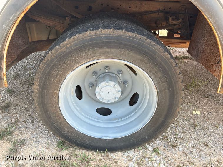 image for item EF3012 2004 Ford F550 utility / service truck