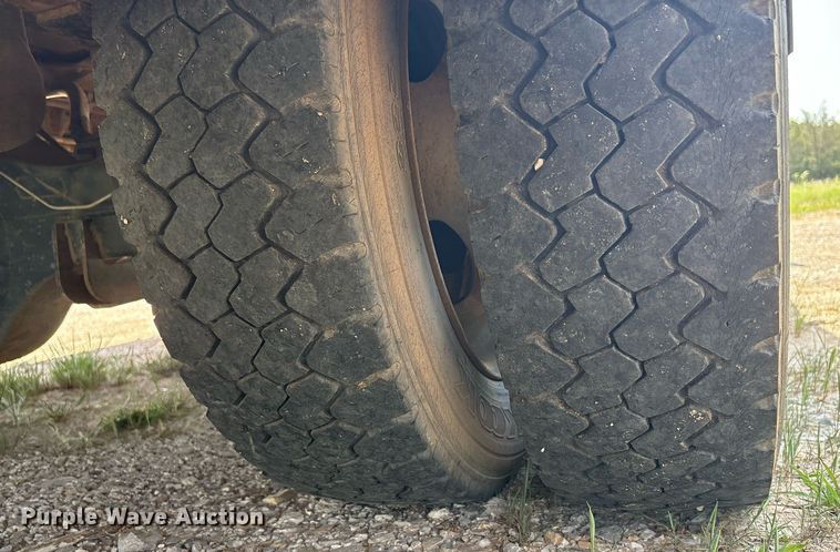 image for item EF3012 2004 Ford F550 utility / service truck