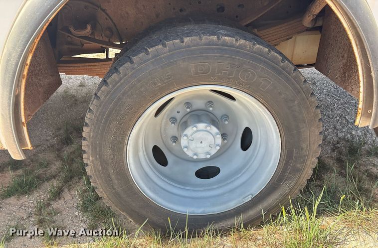 image for item EF3012 2004 Ford F550 utility / service truck