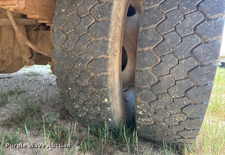 image for item EF3012 2004 Ford F550 utility / service truck