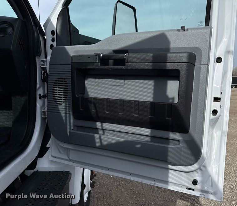 image for item EG5680 2017 Ford F750 Super Duty flatbed truck