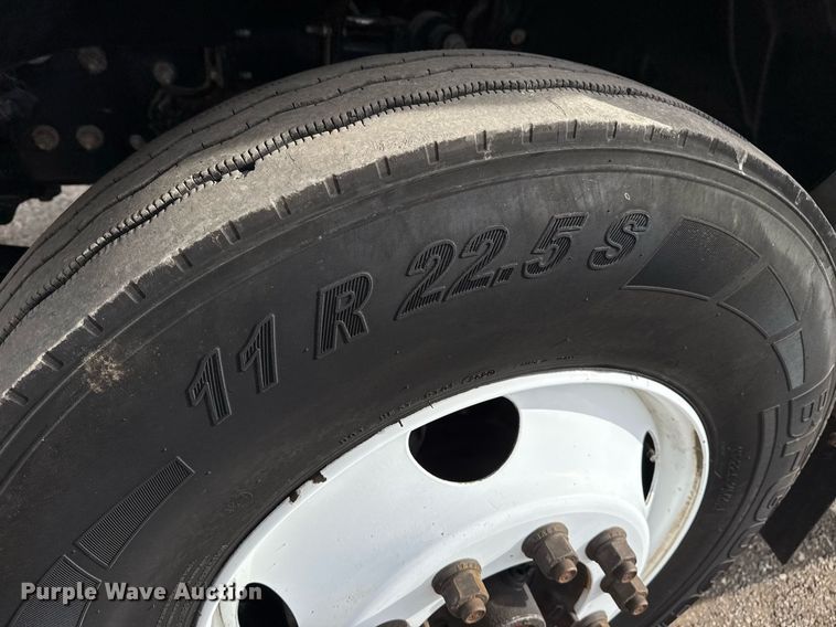 image for item EG5680 2017 Ford F750 Super Duty flatbed truck