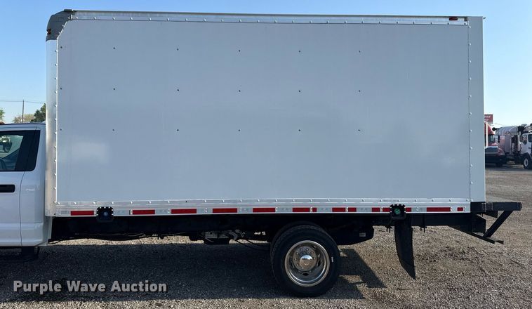image for item EG5730 2017 Ford F550 Super Duty box truck