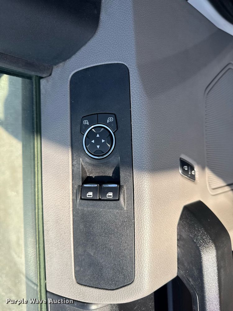 image for item EG5730 2017 Ford F550 Super Duty box truck