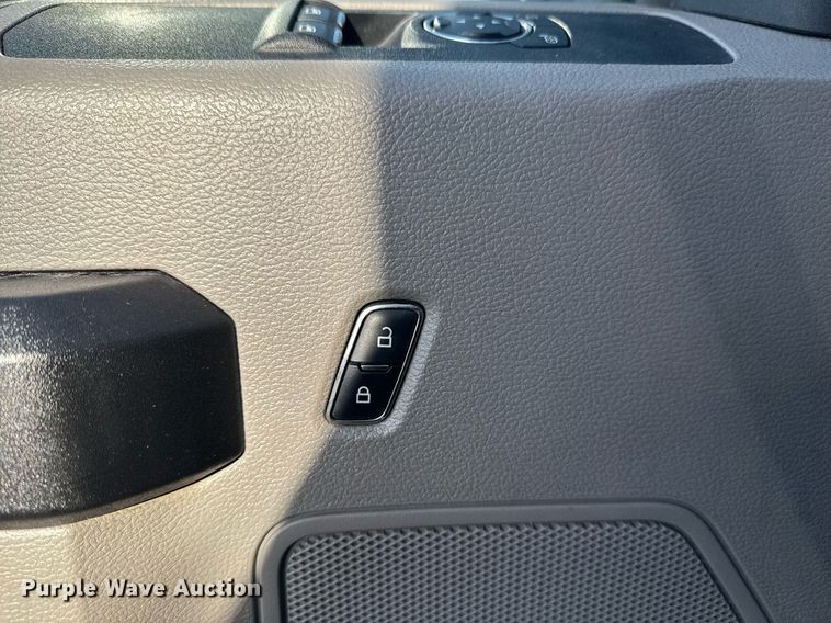 image for item EG5730 2017 Ford F550 Super Duty box truck