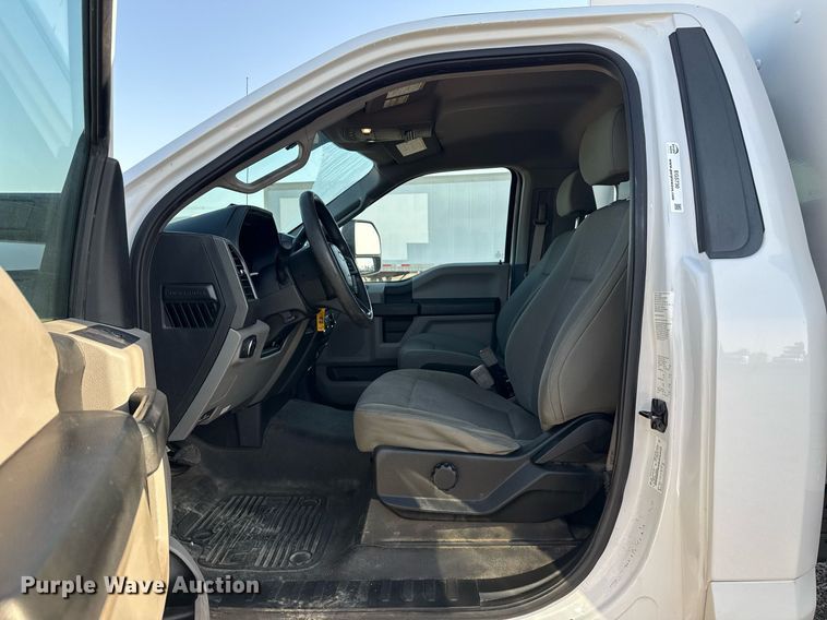 image for item EG5730 2017 Ford F550 Super Duty box truck