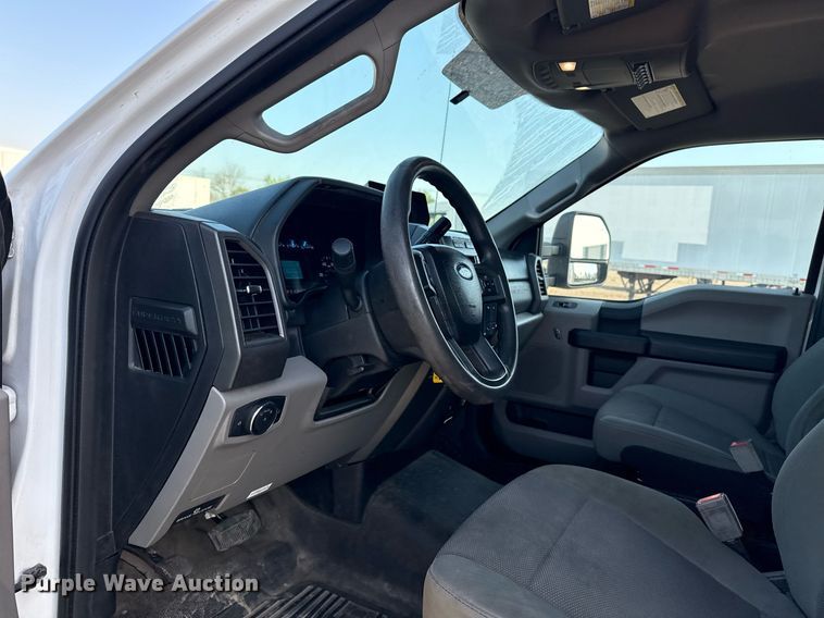 image for item EG5730 2017 Ford F550 Super Duty box truck