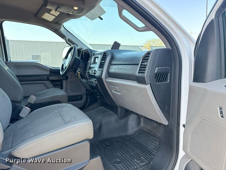 image for item EG5730 2017 Ford F550 Super Duty box truck