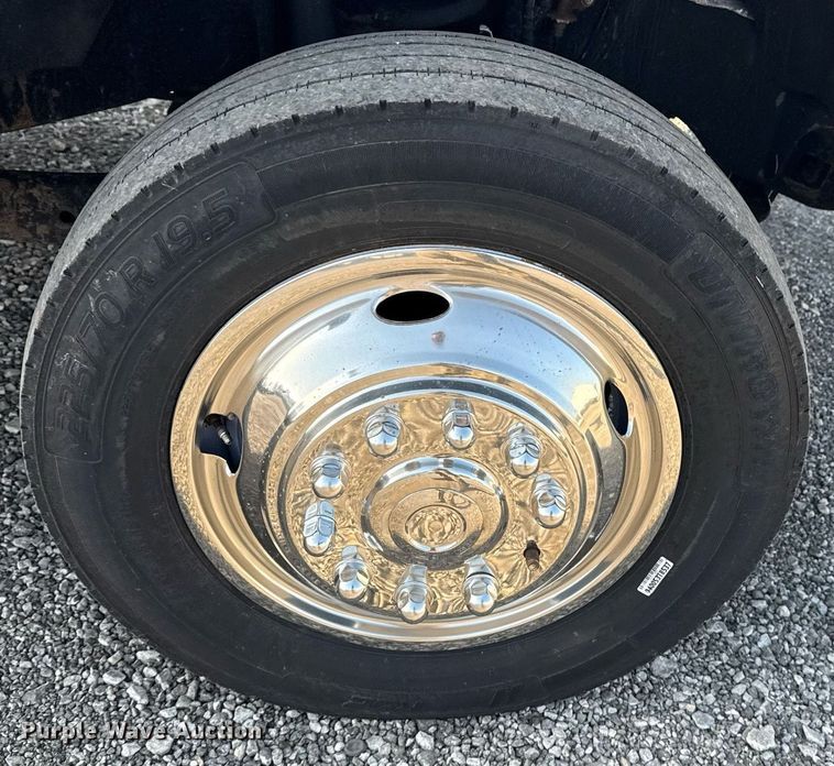 image for item EG5730 2017 Ford F550 Super Duty box truck