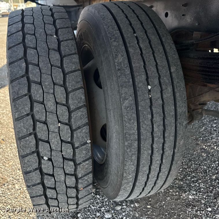 image for item EG5730 2017 Ford F550 Super Duty box truck