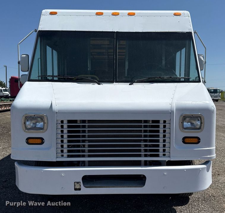 image for item EG5739 2008 Freightliner MT45 delivery truck