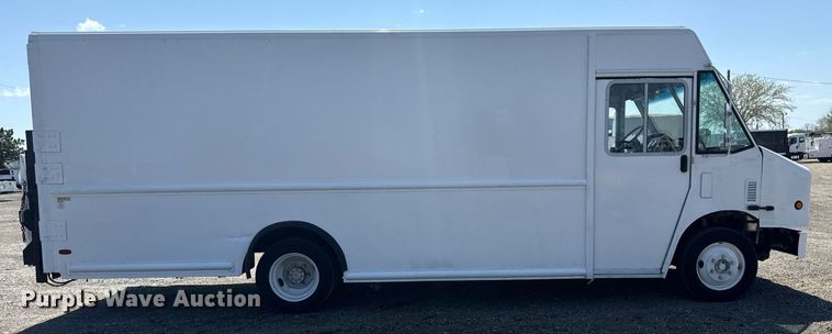 image for item EG5739 2008 Freightliner MT45 delivery truck