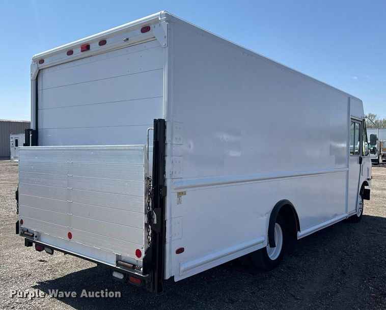 image for item EG5739 2008 Freightliner MT45 delivery truck