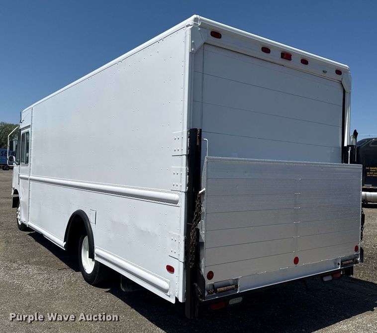 image for item EG5739 2008 Freightliner MT45 delivery truck