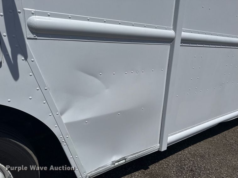 image for item EG5739 2008 Freightliner MT45 delivery truck