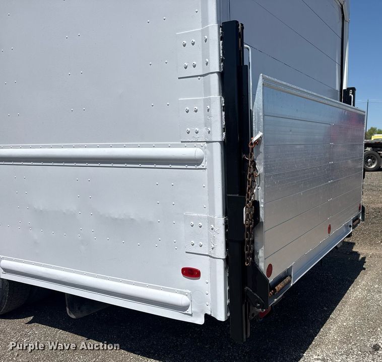 image for item EG5739 2008 Freightliner MT45 delivery truck