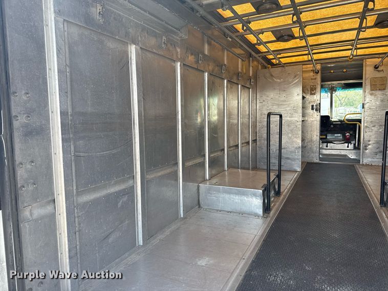 image for item EG5739 2008 Freightliner MT45 delivery truck