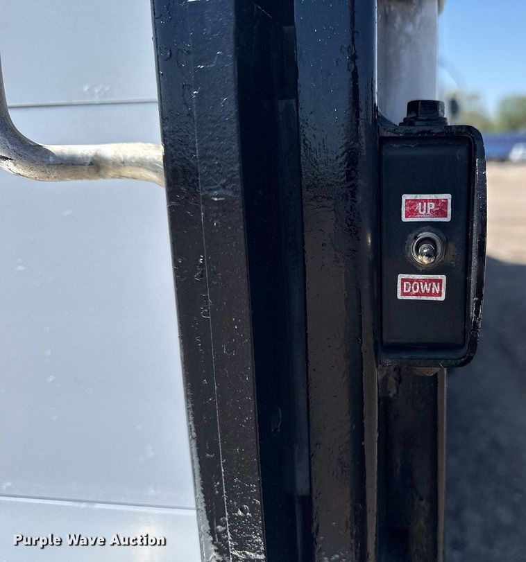 image for item EG5739 2008 Freightliner MT45 delivery truck