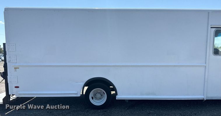 image for item EG5739 2008 Freightliner MT45 delivery truck