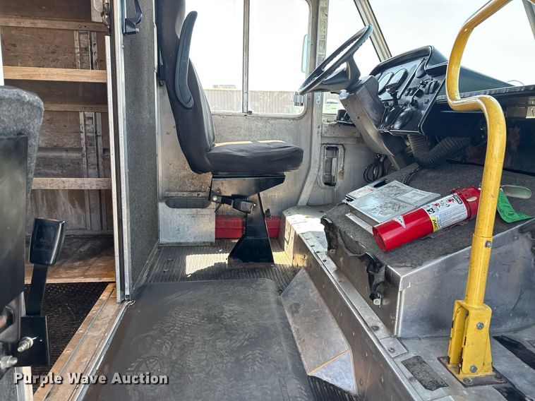 image for item EG5739 2008 Freightliner MT45 delivery truck