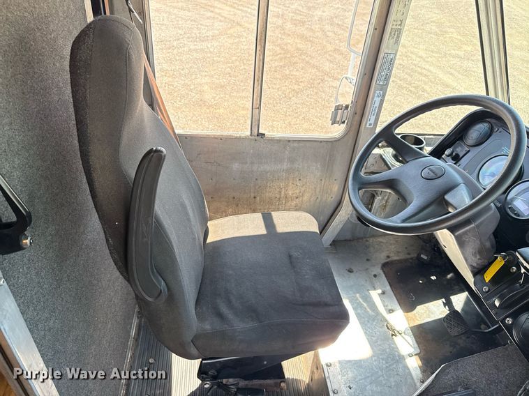 image for item EG5739 2008 Freightliner MT45 delivery truck