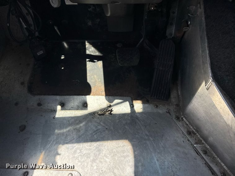 image for item EG5739 2008 Freightliner MT45 delivery truck