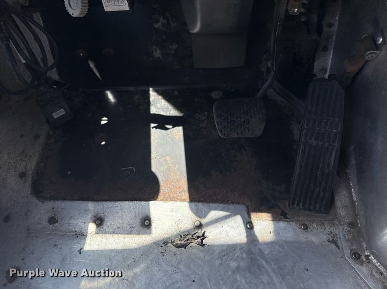 image for item EG5739 2008 Freightliner MT45 delivery truck