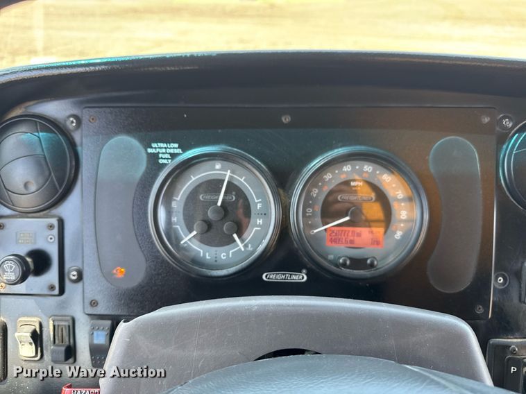 image for item EG5739 2008 Freightliner MT45 delivery truck