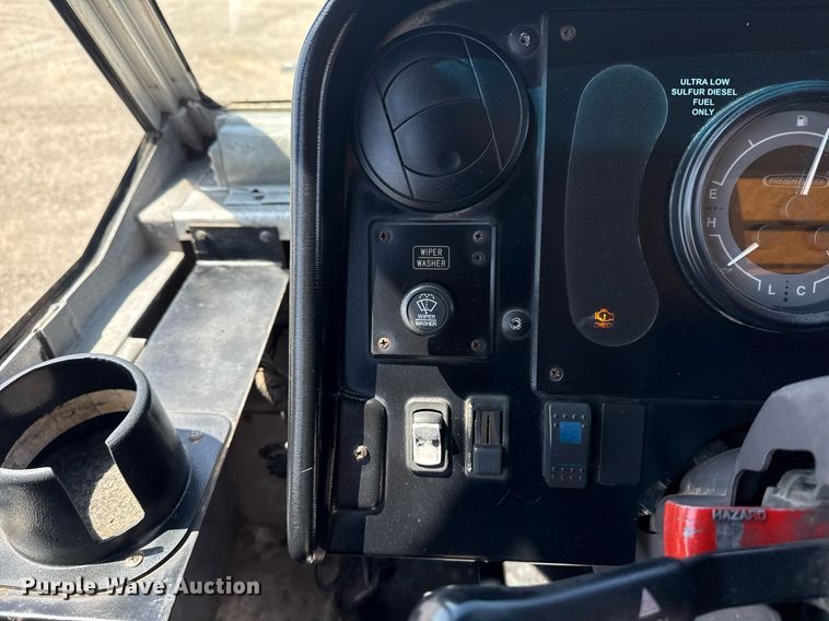 image for item EG5739 2008 Freightliner MT45 delivery truck