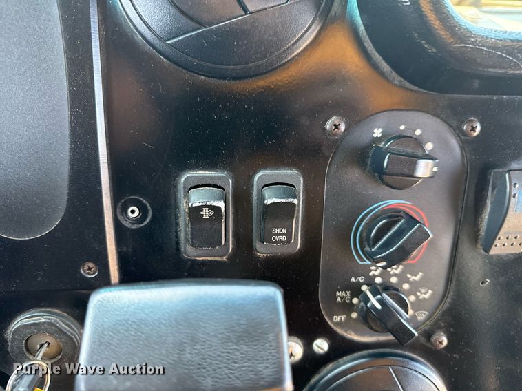 image for item EG5739 2008 Freightliner MT45 delivery truck