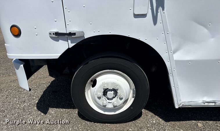 image for item EG5739 2008 Freightliner MT45 delivery truck