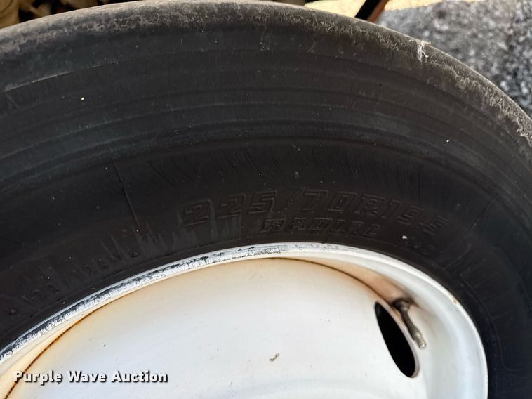 image for item EG5739 2008 Freightliner MT45 delivery truck