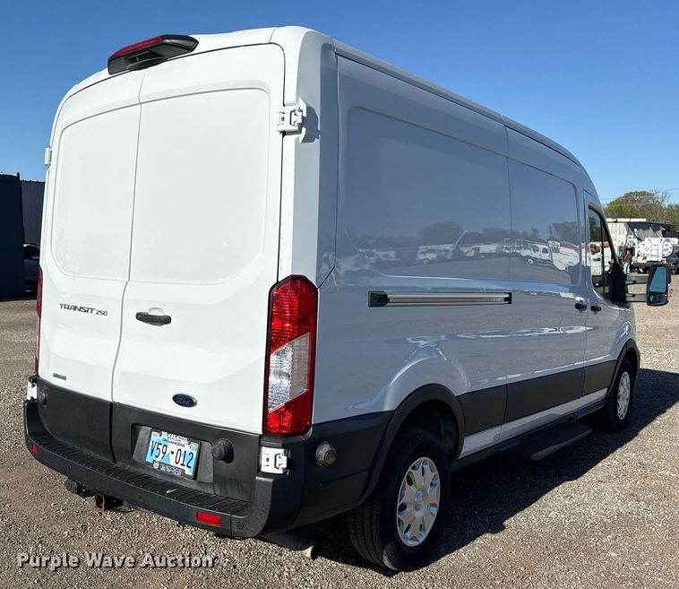 image for item EG5748 2020 Ford Transit 250 van