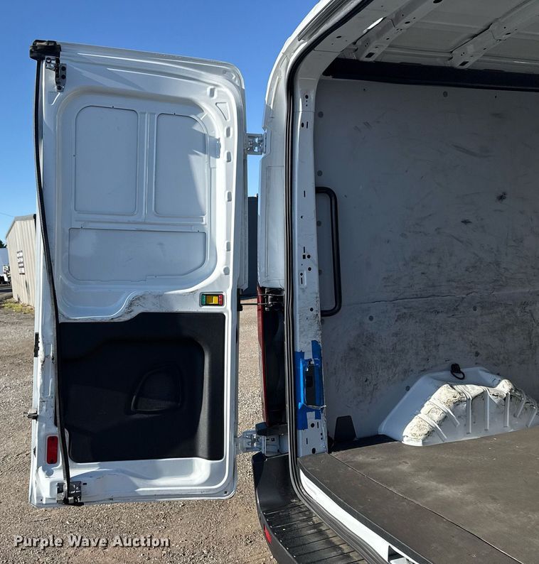 image for item EG5748 2020 Ford Transit 250 van