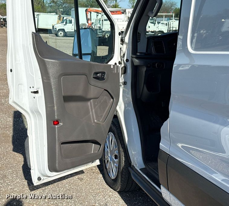 image for item EG5748 2020 Ford Transit 250 van