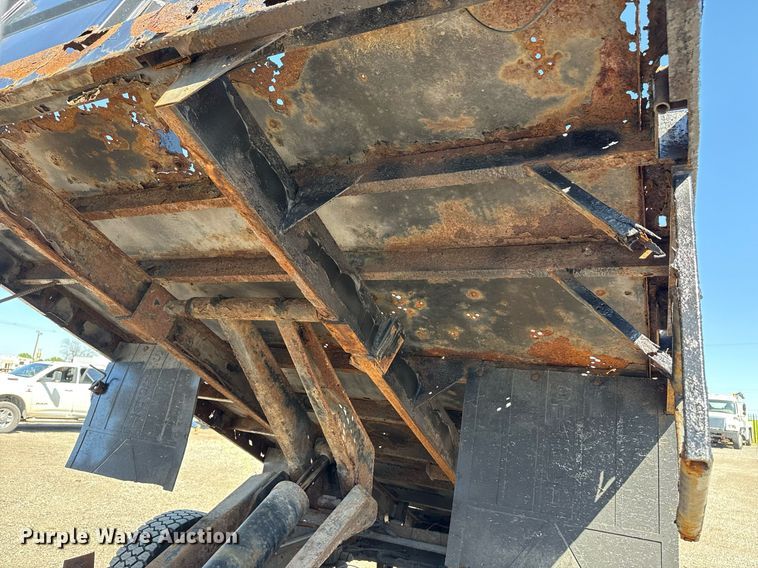 image for item EG5758 1998 International 4700 dump flatbed truck