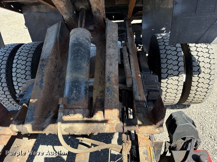 image for item EG5758 1998 International 4700 dump flatbed truck