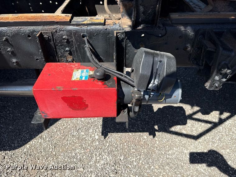 image for item EG5758 1998 International 4700 dump flatbed truck