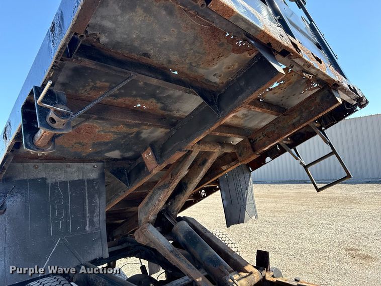 image for item EG5758 1998 International 4700 dump flatbed truck