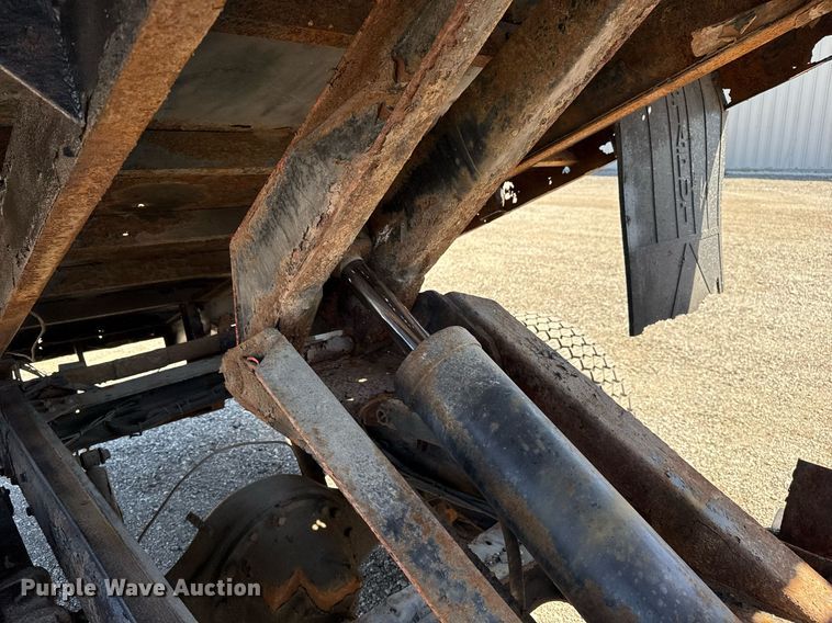 image for item EG5758 1998 International 4700 dump flatbed truck