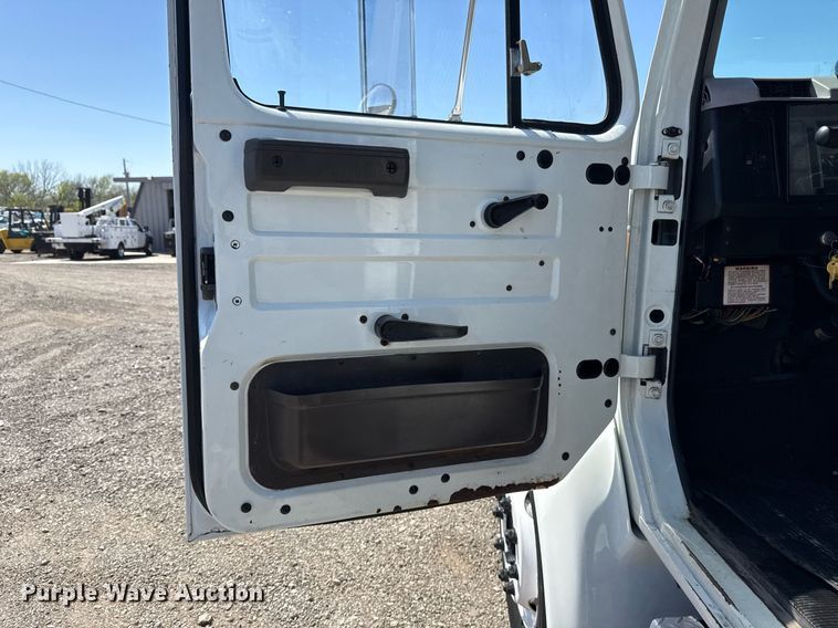 image for item EG5758 1998 International 4700 dump flatbed truck