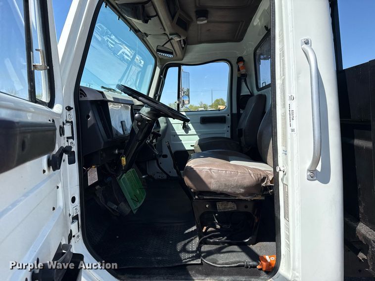 image for item EG5758 1998 International 4700 dump flatbed truck