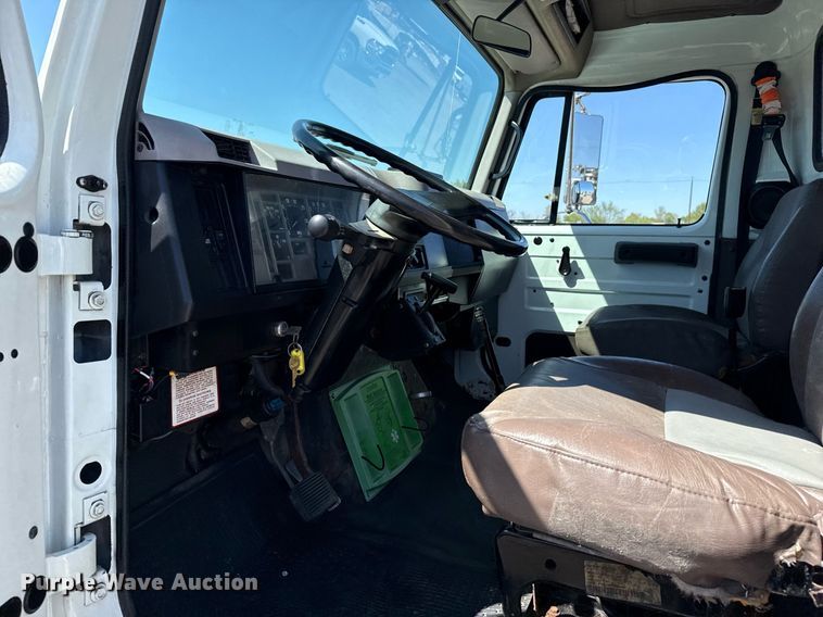 image for item EG5758 1998 International 4700 dump flatbed truck