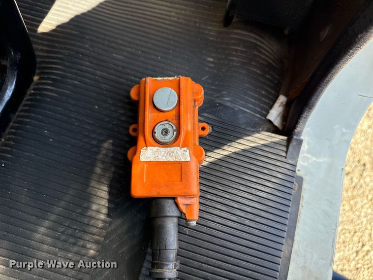 image for item EG5758 1998 International 4700 dump flatbed truck