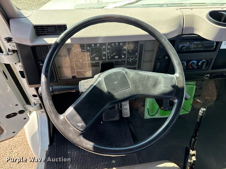 image for item EG5758 1998 International 4700 dump flatbed truck