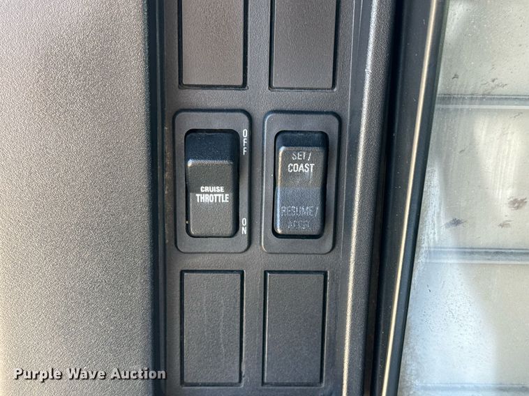 image for item EG5758 1998 International 4700 dump flatbed truck