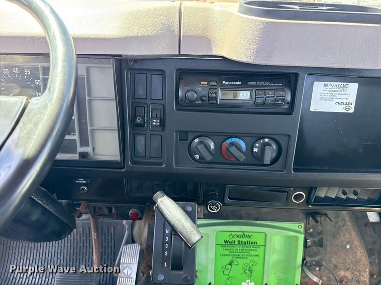 image for item EG5758 1998 International 4700 dump flatbed truck