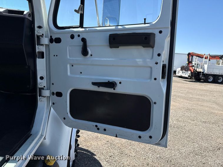 image for item EG5758 1998 International 4700 dump flatbed truck